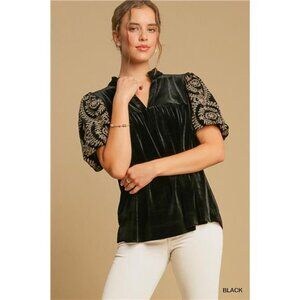 ✨NWT Umgee Full Size Velvet Embroidered Sleeve Blouse Plus Size